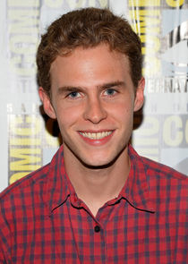 Iain De Caestecker